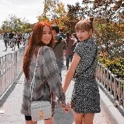 Lisa and Jisoo