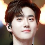 Suho ( anh trai Chaeyoung)