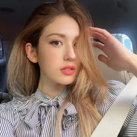 Somi ( Chị Lisa )