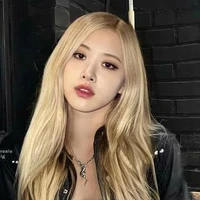 Park ChaeYoung ( cô )