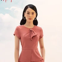 Nhân viên Lam thị