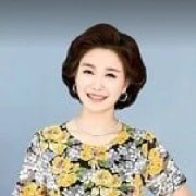 Dì Hà(giúp việc lâu năm)