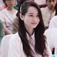 Lam (ngồi gần Hiền)