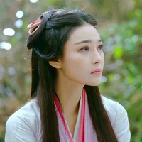 Choi HiNa ( người hầu của y)