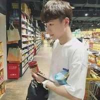 khả chí Quang (anh trai cô)