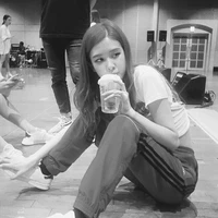 add trắng đen đây