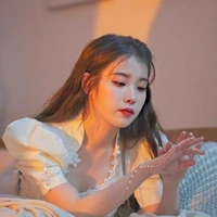 IU (chủ nhiệm)