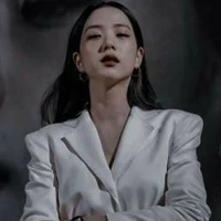 Kim jisoo ( bạn thân - cô )