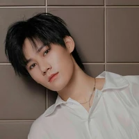 Chân Nguyên ( anh cả của cậu)