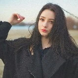 (mẹ của ba cô)