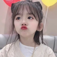 Lê Tiểu Manh khi bé (em gái nữ 9)