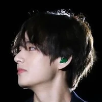 Kim Taehyung( Kim Nam Thần)