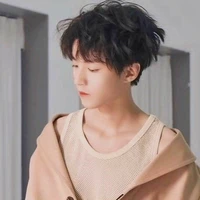 Vương Tuấn Khải(anh ba cậu)