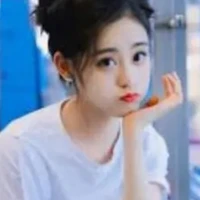 Kỳ Ngân. Nhân viên phục vụ.