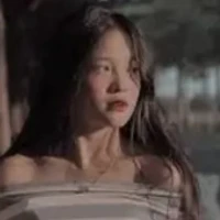 Quỳnh Như. Một Nhân Viên.