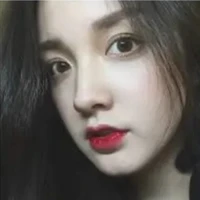 Tú Anh. Một Nhân Viên.