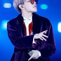 Jung Hoseok(anh họ cô)