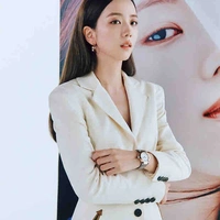 Kim Jisoo(chị họ Y/N)