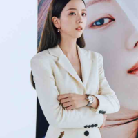 Kim Jisoo(chị gái Y/N)