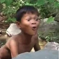 Trẻ con tụ tập đến