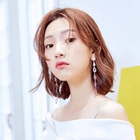 Tôn Nghệ Ninh( Chị họ Vương Nguyên)