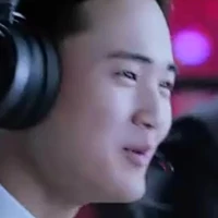 Bình luận viên 2