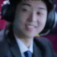 bình luận viên 3