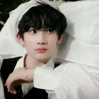 Đặng Vũ Hàm ( Dư Vũ Hàm)