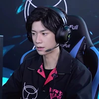 Lee Jun Hyuk(Giáo Hoàng)/YQCB Hierophant