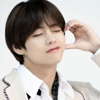 Kim Taehyung ( Kim Tổng ) - anh