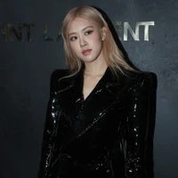 Park Chaeyoung/Y/Bạn thân cô