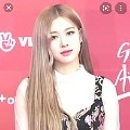 Min Rose : chị của Suga