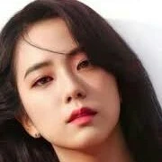 Kim Jisoo - cô