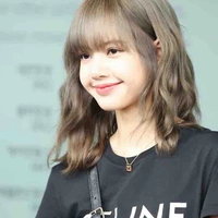 Lisa- Chị Taehyung