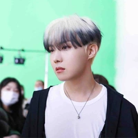 Jung Hoseok * anh họ Jimin *