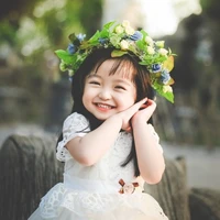 .những đứa trẻ { gái }.