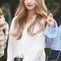 Yuju(bạn thân Y/n)