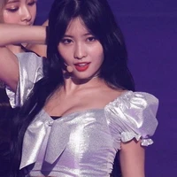 Hirai Momo (bạn của 2 thụ)