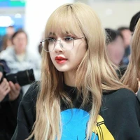 Lalisa manoban ( y)