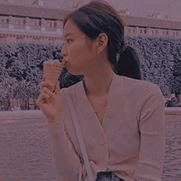 Jennie ( Mama Suga )