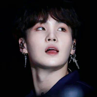 Min Yoongi - Hắn