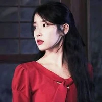 IU(dì của Jisoo )