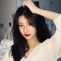 Phương Khả Linh( Bạn thân cậu)-Lina