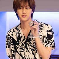 Kim SeokJin ( bà mẹ xinh đẹp )