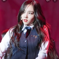 nayeon( mẹ Jisoo)