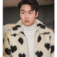 Han Jun Woo ( thầy giáo)