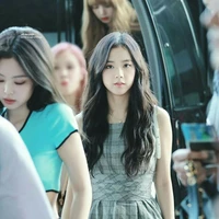 Jisoo(chị)