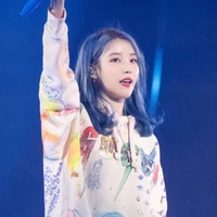 IU ( chị 3 nàng)