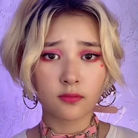 Adele ( Mẹ của Alina )