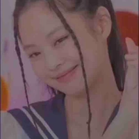 Jennie (em gái Lisa 